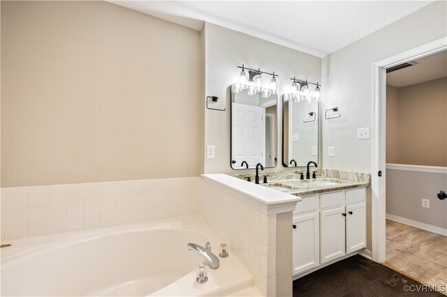 Building Photo - 2805 Queensland Dr