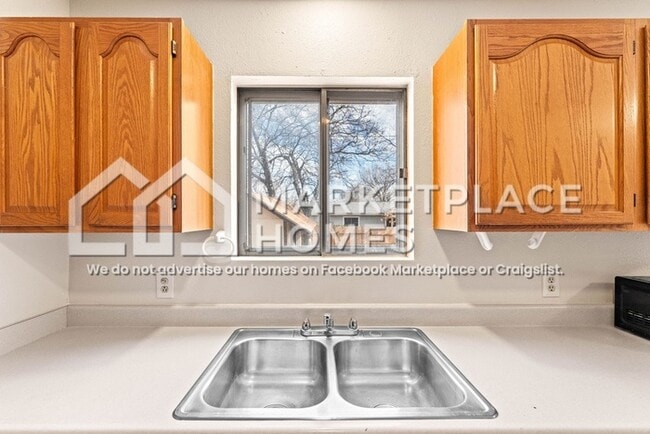 Building Photo - 1804 Easton Dr