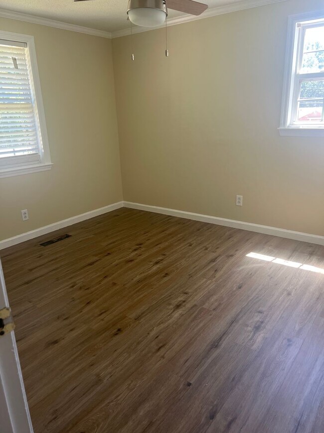 Building Photo - Newly Renovated Home In Harrison