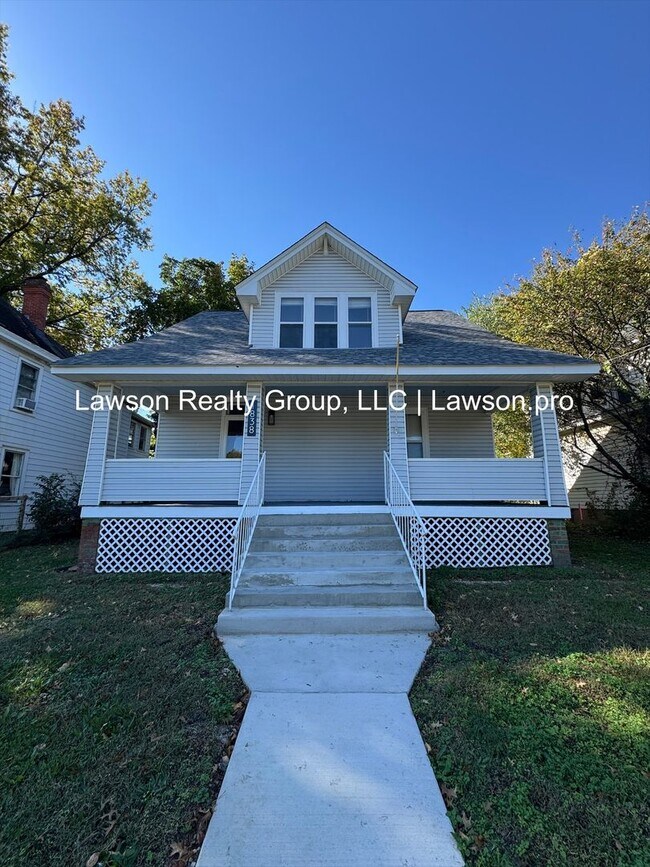 Primary Photo - Three Bedroom Home - Walking Distance to G...