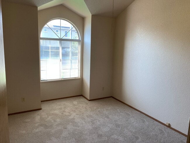 Building Photo - Beautiful Single Story Lathrop Home
