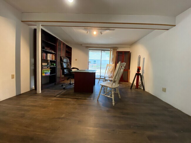 Building Photo - 28 Piney Point Ave