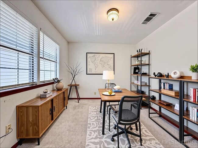 Building Photo - 3900 Knollwood Dr