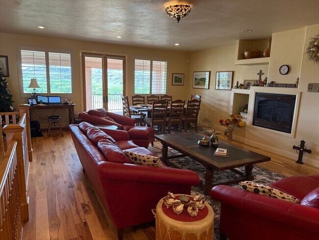 Building Photo - Truly unique and one of a kind Baker Reservoir home. Price Reduced! 3-Month Lease Option Available!