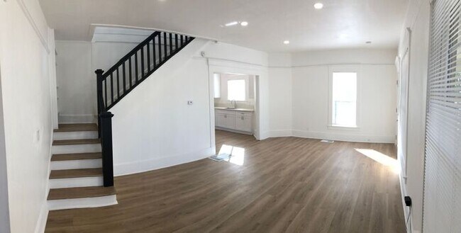 Building Photo - Two Story Home - 7 Bedrooms and 4 Bathroom...