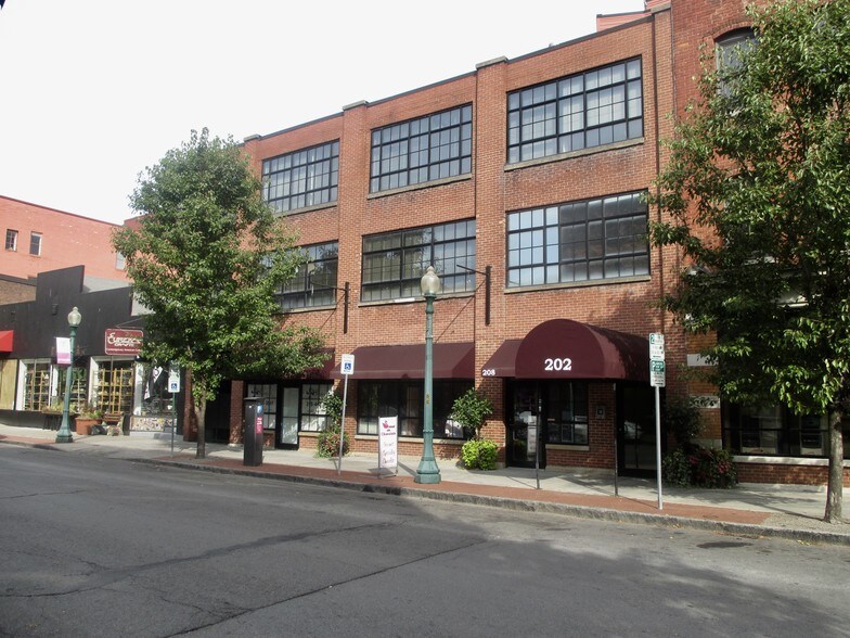 Entrance - 202 Walton St