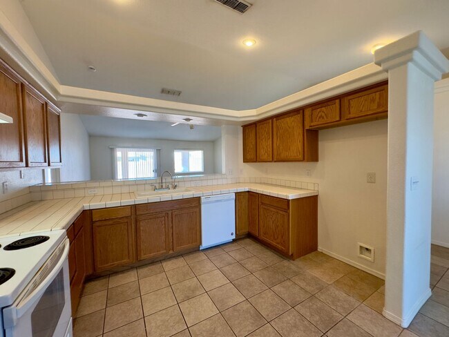 Building Photo - Nice Family Home
