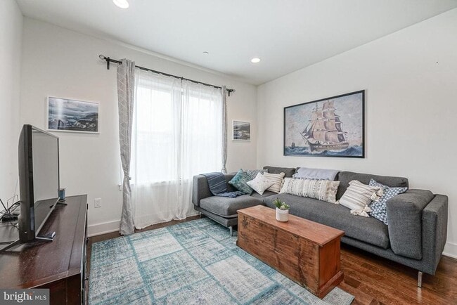 Building Photo - 1332 S Bouvier St