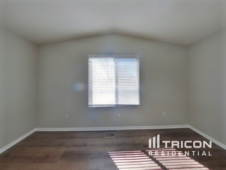 Building Photo - 1115 Legend Oak Dr