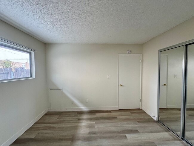 Building Photo - Beautifully Renovated 2 Bed / 1 Bath Apartment for Rent in Los Alamitos!
