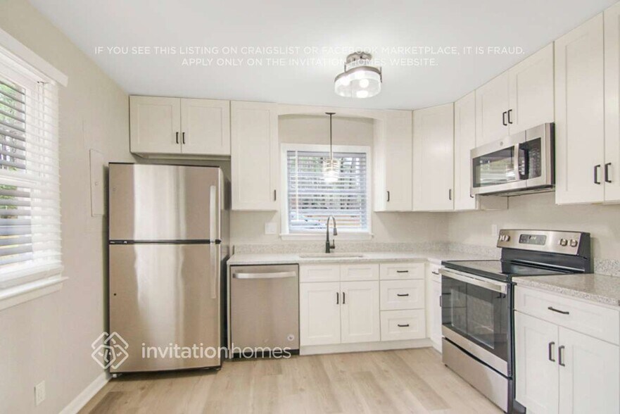 Building Photo - 1700 Woodland Rd