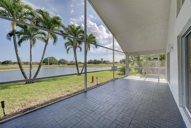 Building Photo - 6014 Golf Villas Dr