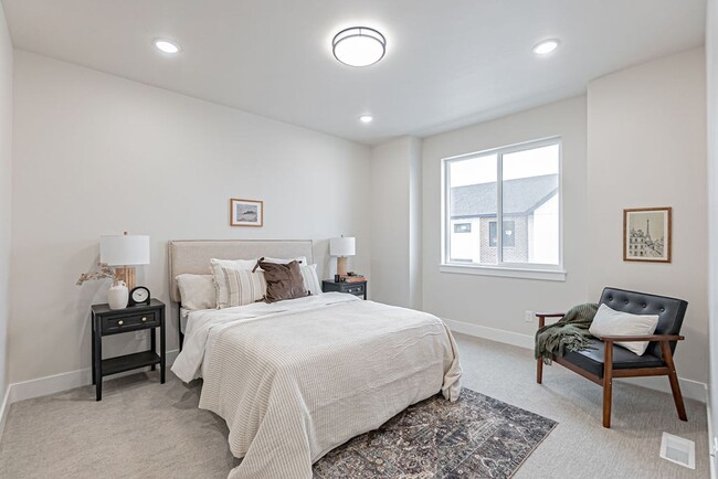 Building Photo - 455 Blue Spruce Ave