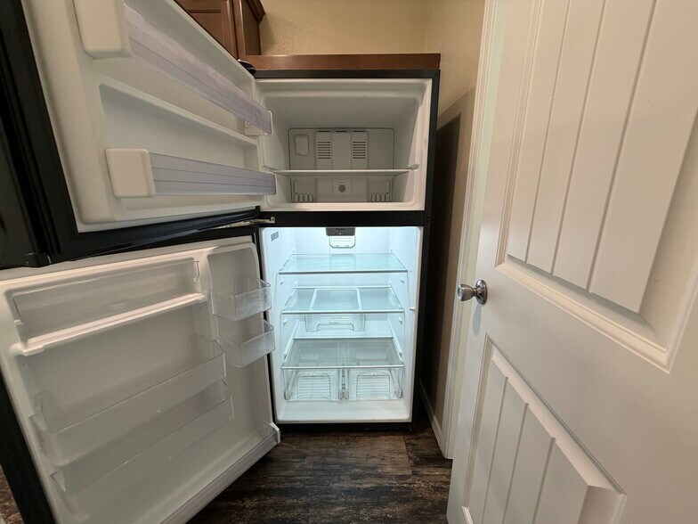 Building Photo - 709 N Collins Fwy