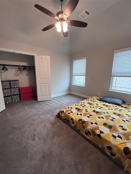 Building Photo - 9832 El Colina Dr