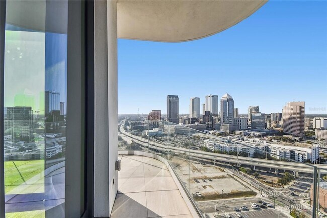 Building Photo - 1000 Water St