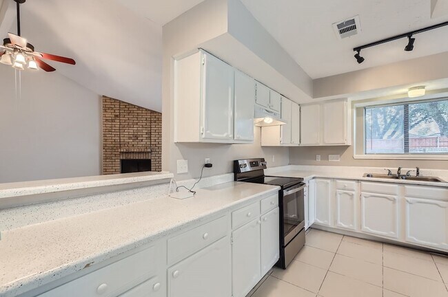 Building Photo - 1304 Seabrook Dr
