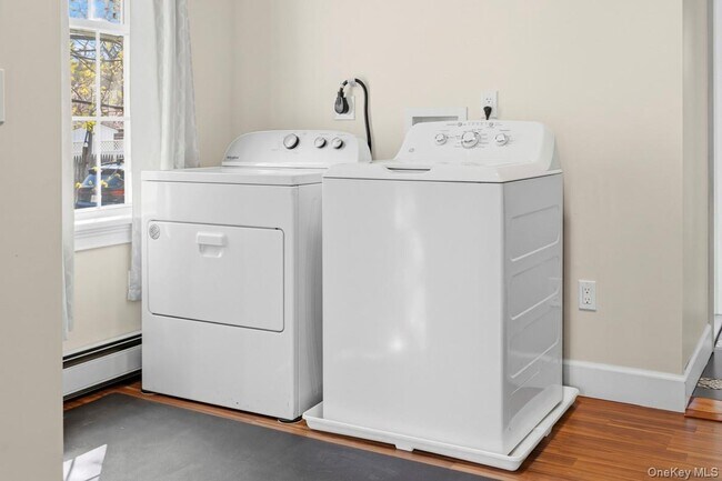 Building Photo - 51 Gifford Ave