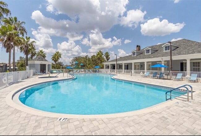 Building Photo - 3/2.5/1 Lakeside Plantation Townhouse