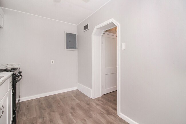 Building Photo - 3822 W 133rd St
