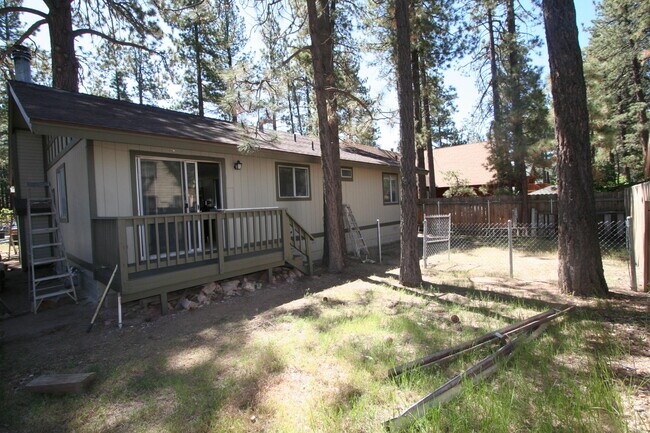 Building Photo - 917 Nana Ave