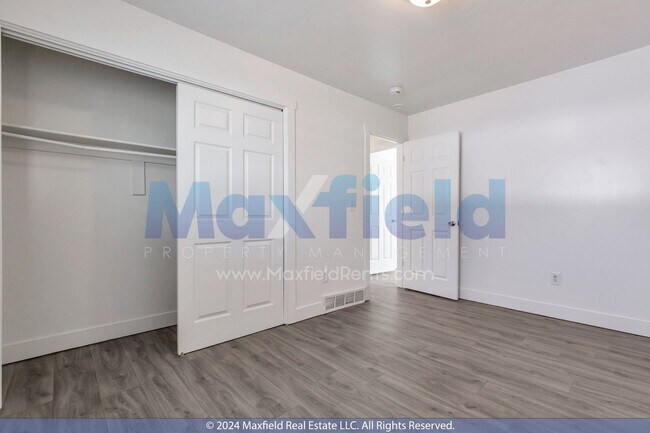 Building Photo - North Salt Lake 2 BD 1 BA Only $500 Deposi...