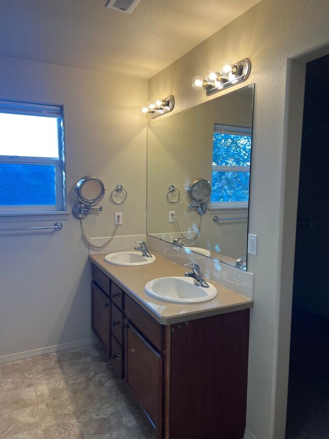 Building Photo - 20642 Songbird Ln