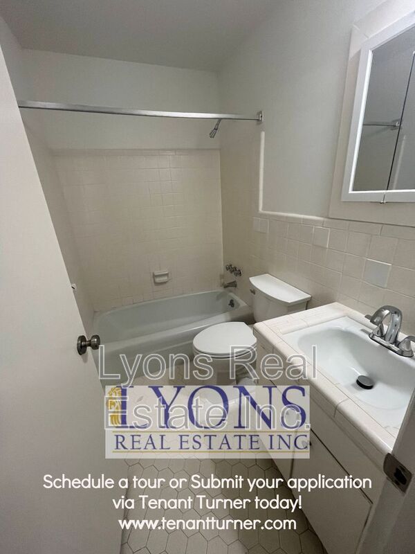 Building Photo - 2517 Deborah Dr