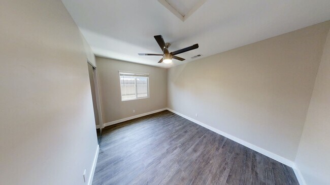 Building Photo - Beautiful home on Tipton with private yard!!