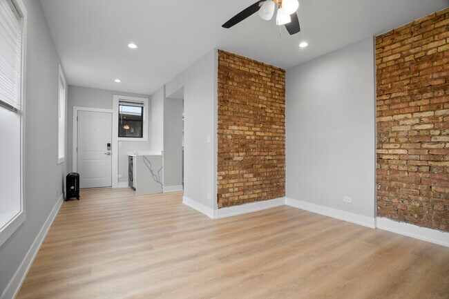 Building Photo - 1704 W Juneway Terrace
