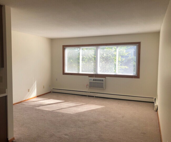 Building Photo - 2730 Dupont Ave S