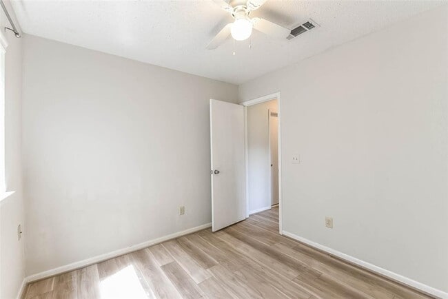 Building Photo - 9622 Oldenburg Ln