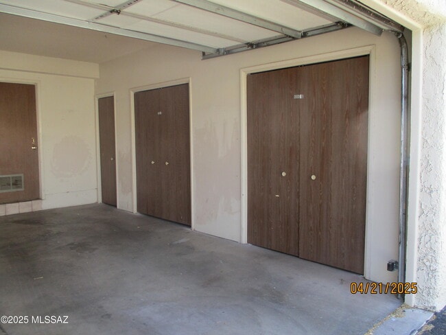 Building Photo - 8712 E Terrace Pl
