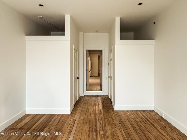 Building Photo - 438 Warren St