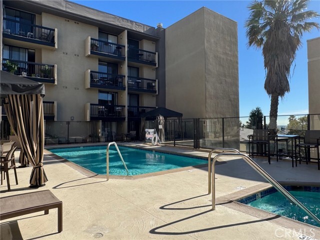 Building Photo - 7320 Hawthorn Ave