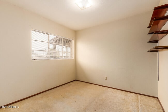 Building Photo - 1125 E 11th St