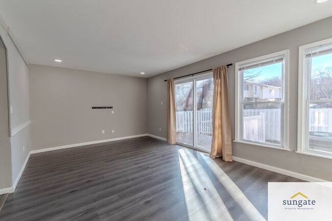 Building Photo - 4254 Cayuga Rd