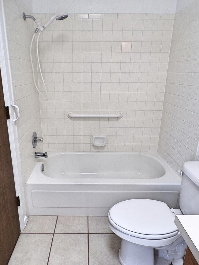 Building Photo - 4135 Calle Barona