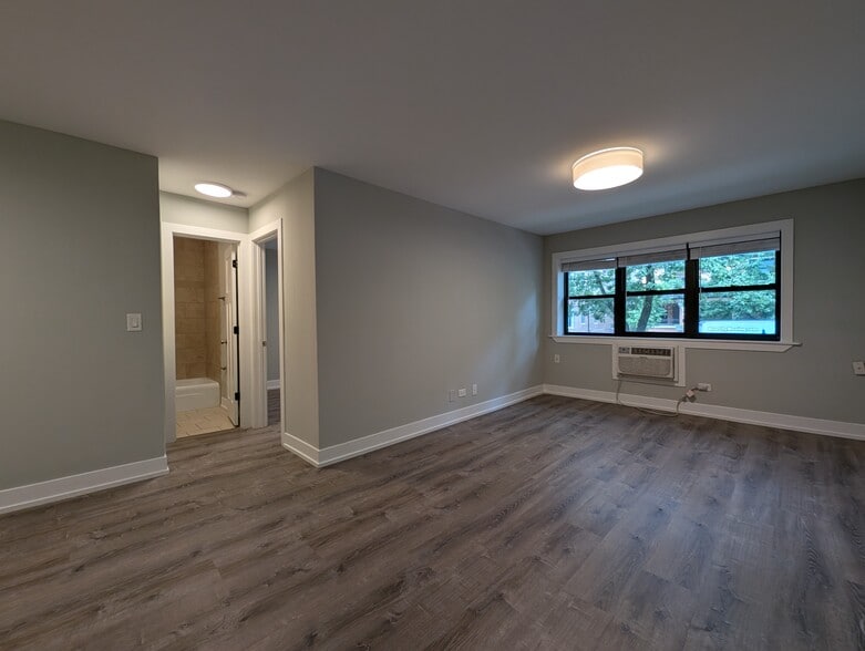 Building Photo - 511 W Barry Ave