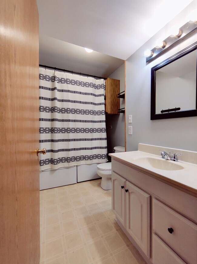 Building Photo - 1362 Grace Cir