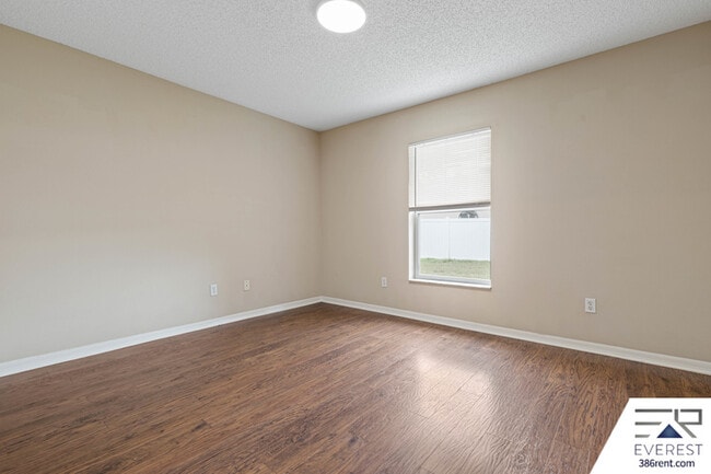 Building Photo - 39 Firethorn Ln