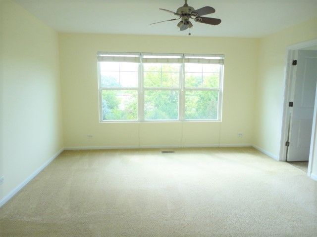 Building Photo - 490 Grosvenor Ln