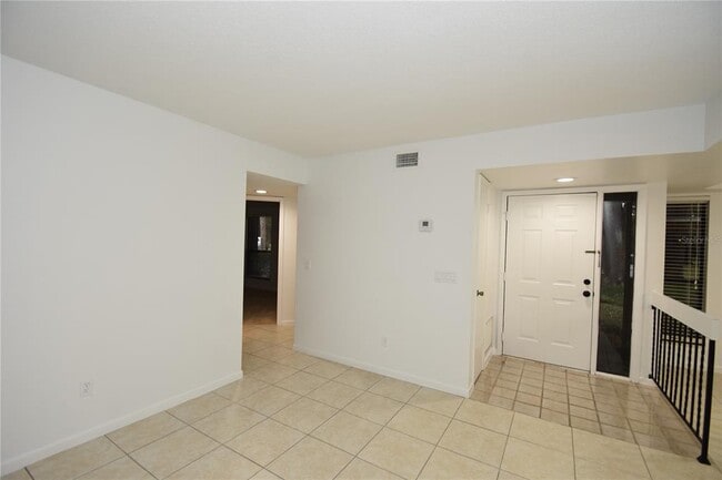 Building Photo - 11 Surrey Ct