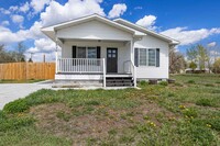 Building Photo - 4-Bed 2-Bath Hidden Gem on a Quiet Cul-de-Sac in Idaho Falls – Move-In Ready!