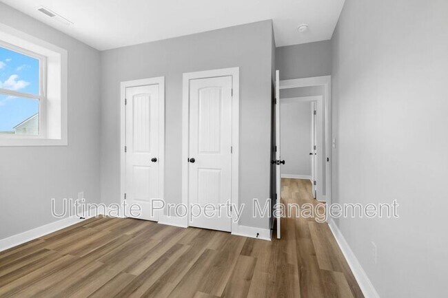 Building Photo - 610 N 10th St