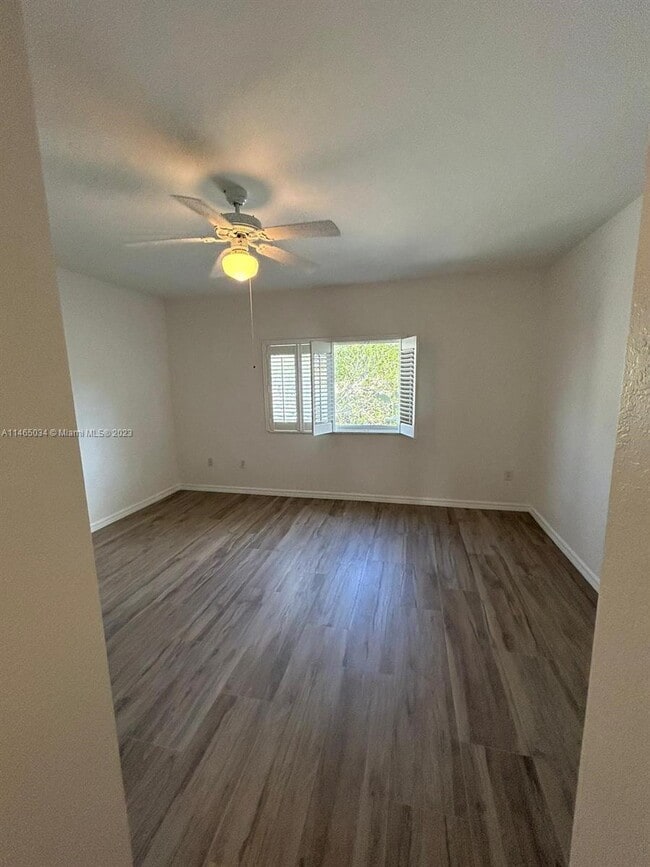 Building Photo - 280 Crestwood Cir