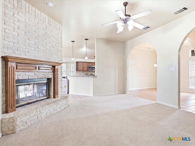 Building Photo - 1200 Lancelot Dr