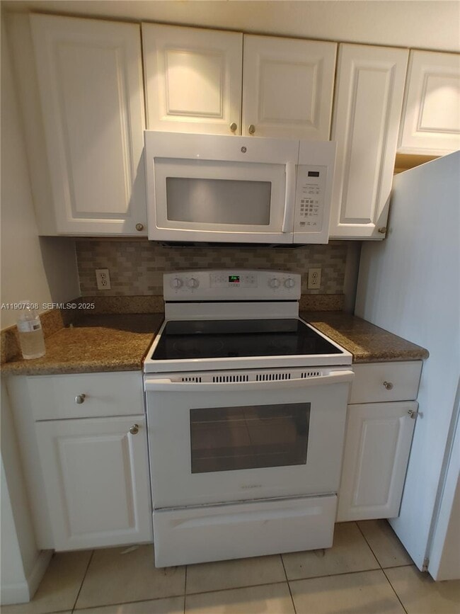 Building Photo - 500 NE 2nd St