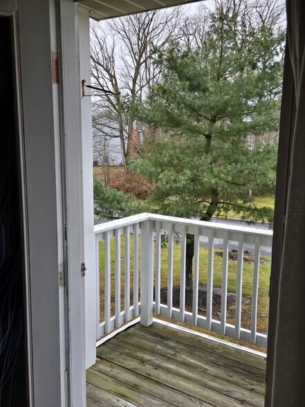 Building Photo - 180 Kenwood Dr