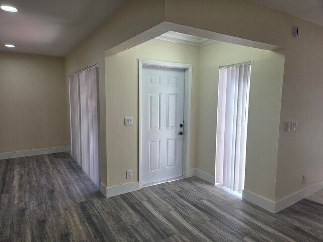 Building Photo - 6274 Seven Springs Blvd